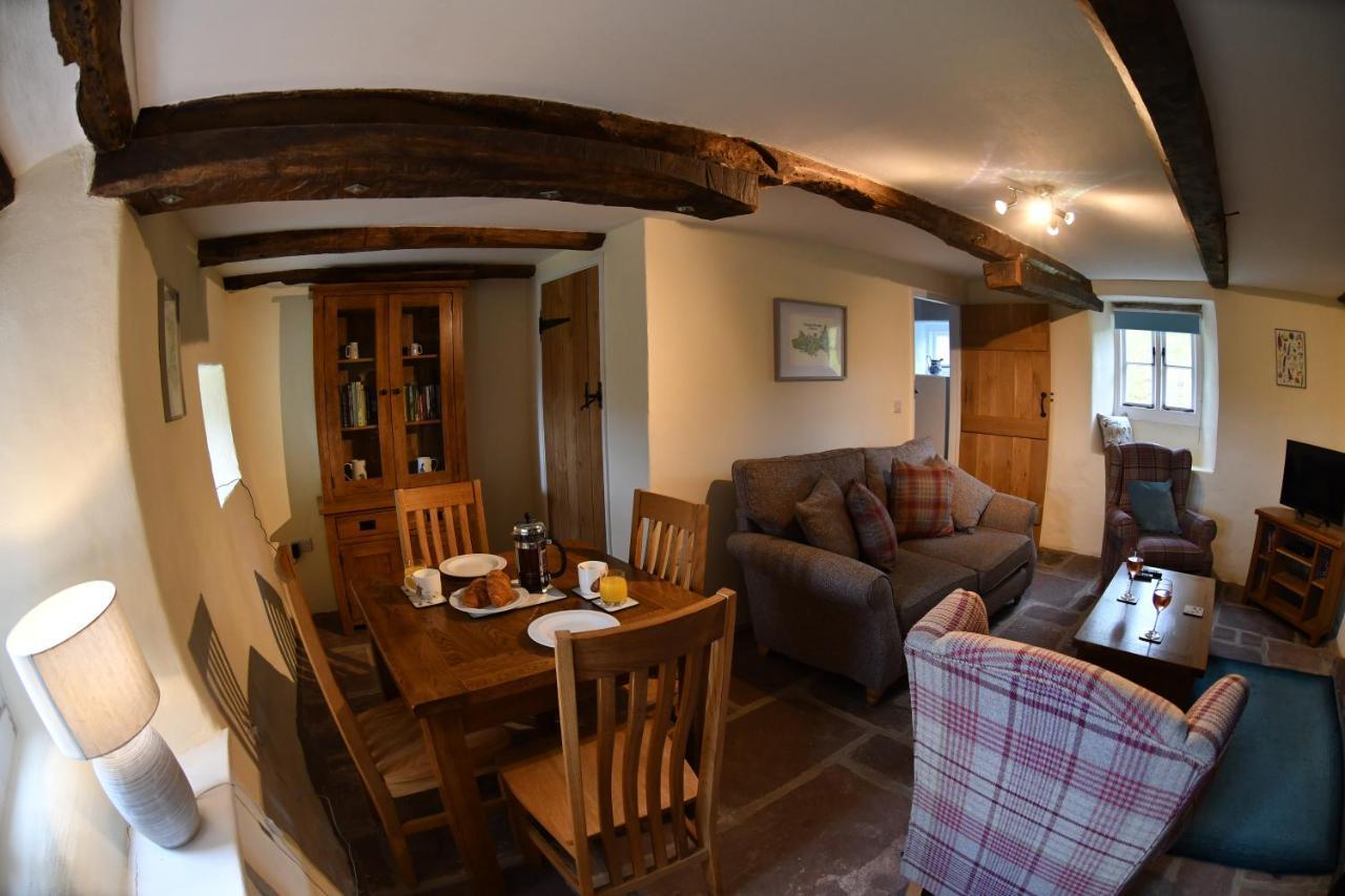 Pant Llwyd Farm Vila Llangynidr Exterior foto