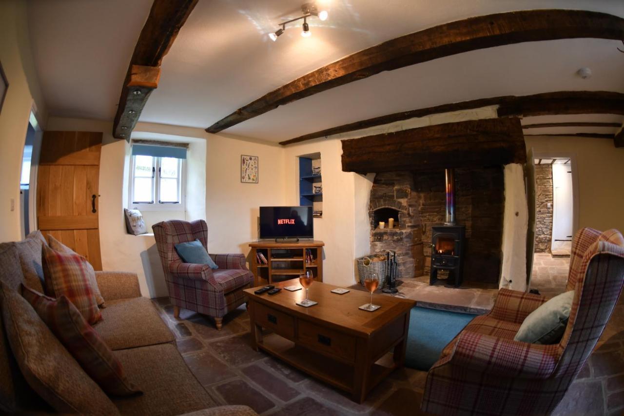 Pant Llwyd Farm Vila Llangynidr Exterior foto