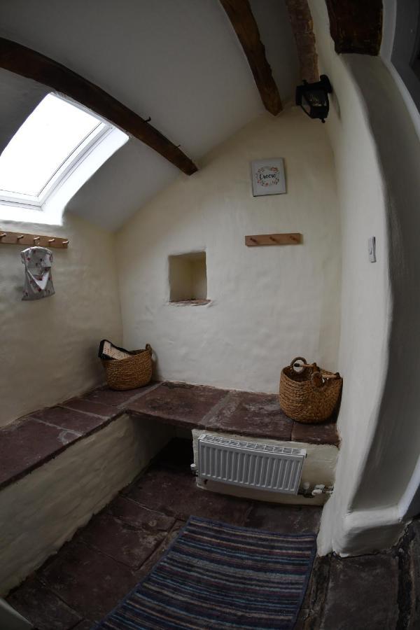 Pant Llwyd Farm Vila Llangynidr Exterior foto