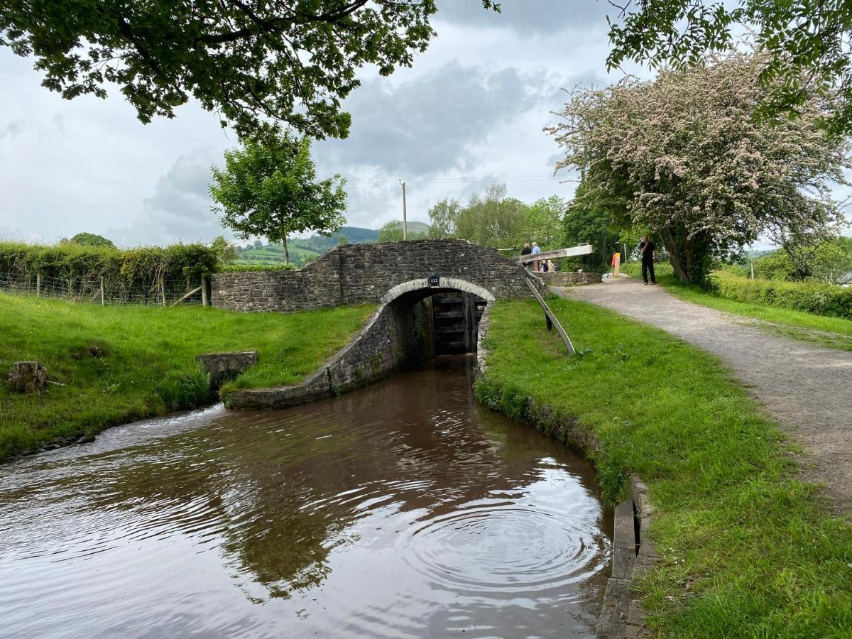 Pant Llwyd Farm Vila Llangynidr Exterior foto