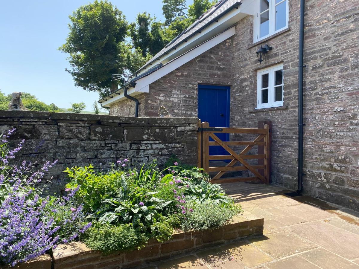 Pant Llwyd Farm Vila Llangynidr Exterior foto